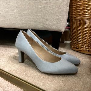 NWOT Abella Powder Blue Kitten Heels